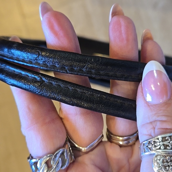 Designer Inspired Stylish Black Textured Shoulder Bag - Picture 4 of 15